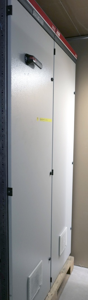 ABB 300 kVAr Estokelaparisto säätimellä