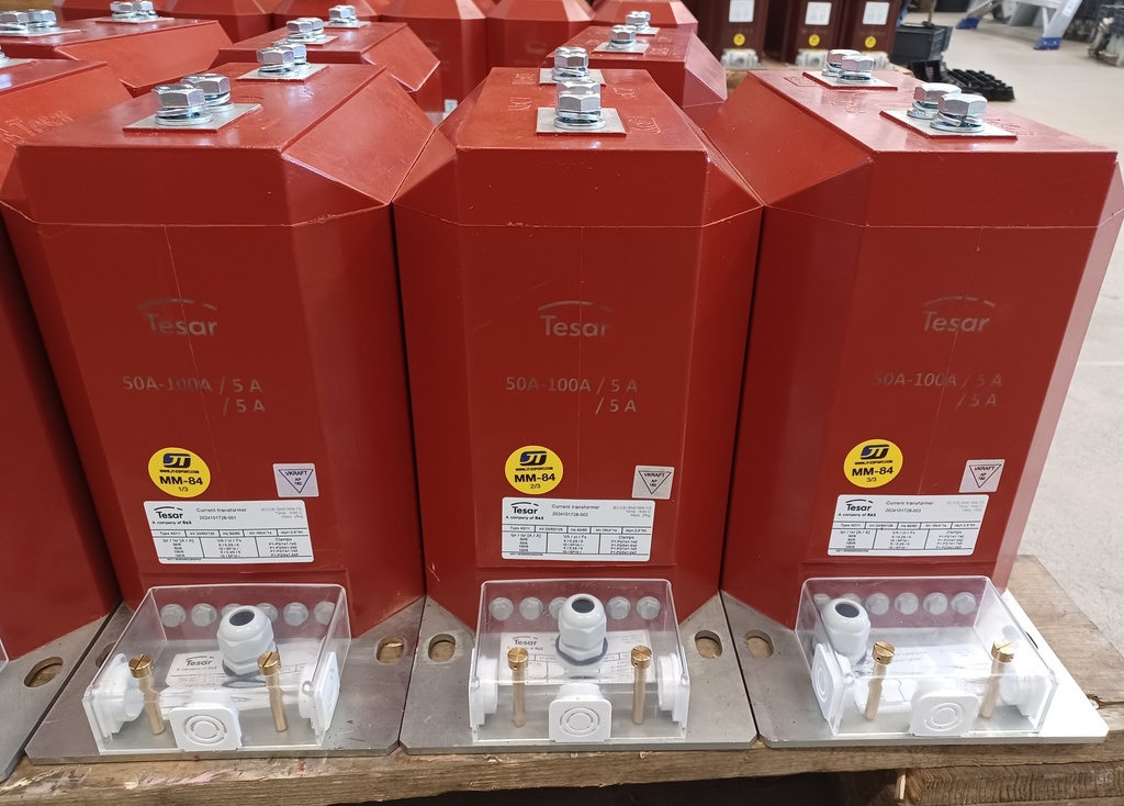 Current transformer Tesar AD11 50-100/5-5A 0.2S