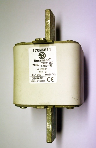 [170M6811] Extra fast handle fuse Bussmann 690V  700AA DIN3 170M6811 (used)
