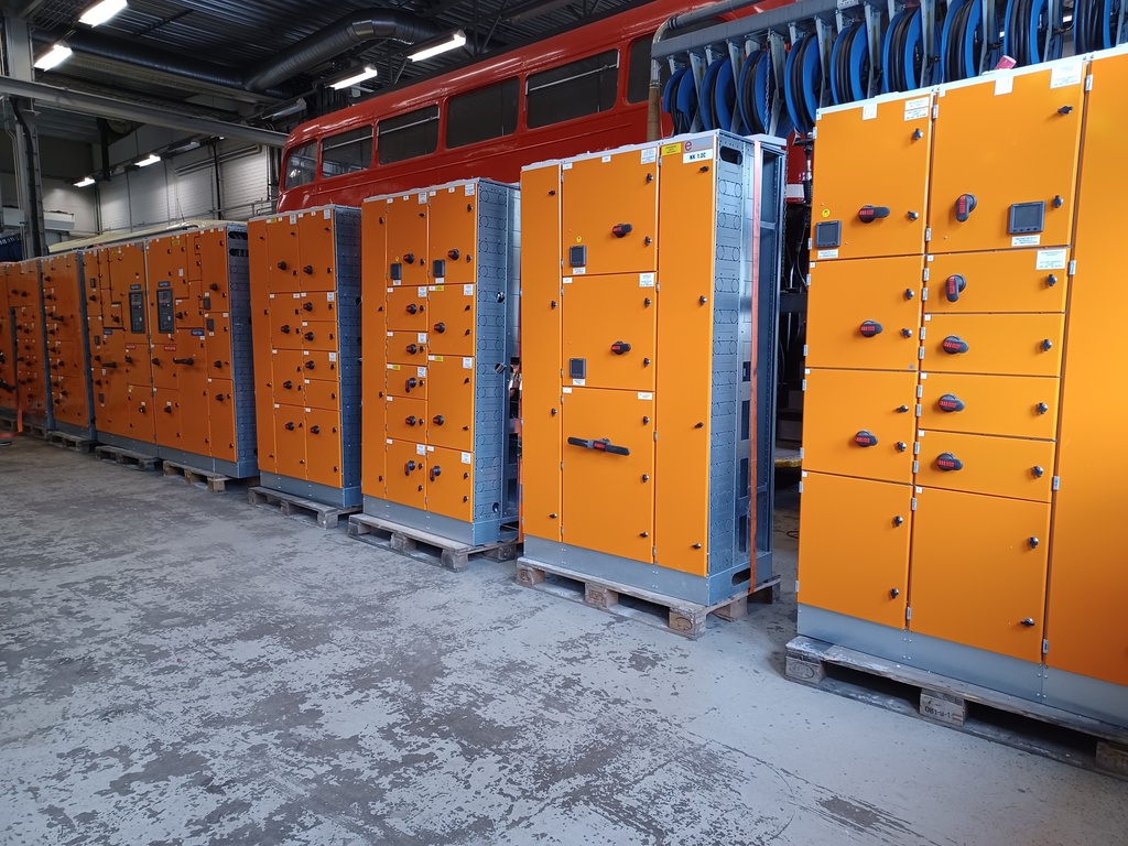 1600A 230_400V Icw 50kA Ipk 105kA kentät 08-09 EAvenue NK1.1C 4/5 keskus